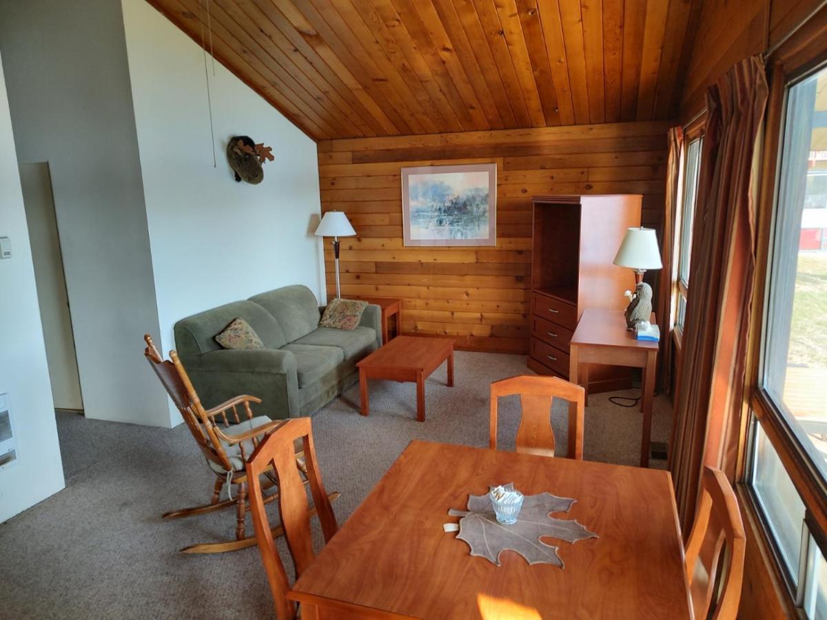 Logan Lake Lac Le Jeune Nature Resort المظهر الخارجي الصورة