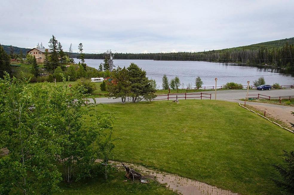 Logan Lake Lac Le Jeune Nature Resort المظهر الخارجي الصورة